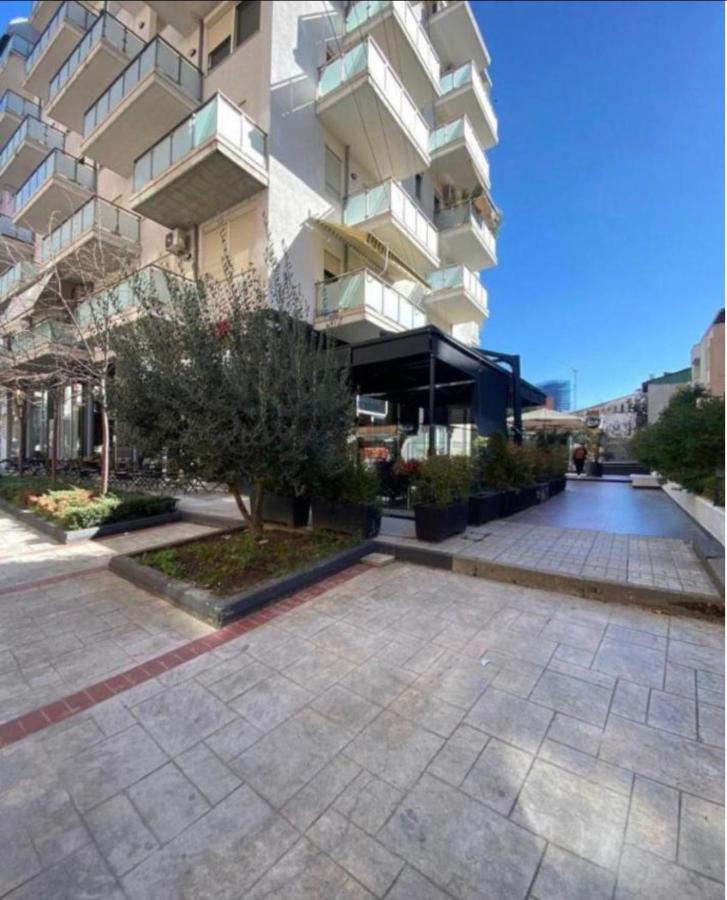 Syncron Apartments In The Center Of Тирана Екстериор снимка