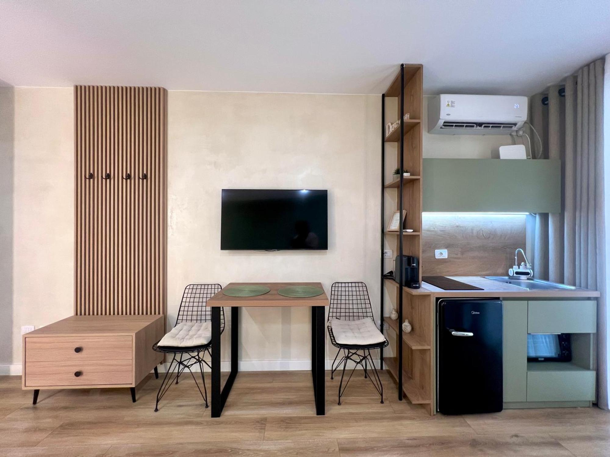Syncron Apartments In The Center Of Тирана Екстериор снимка