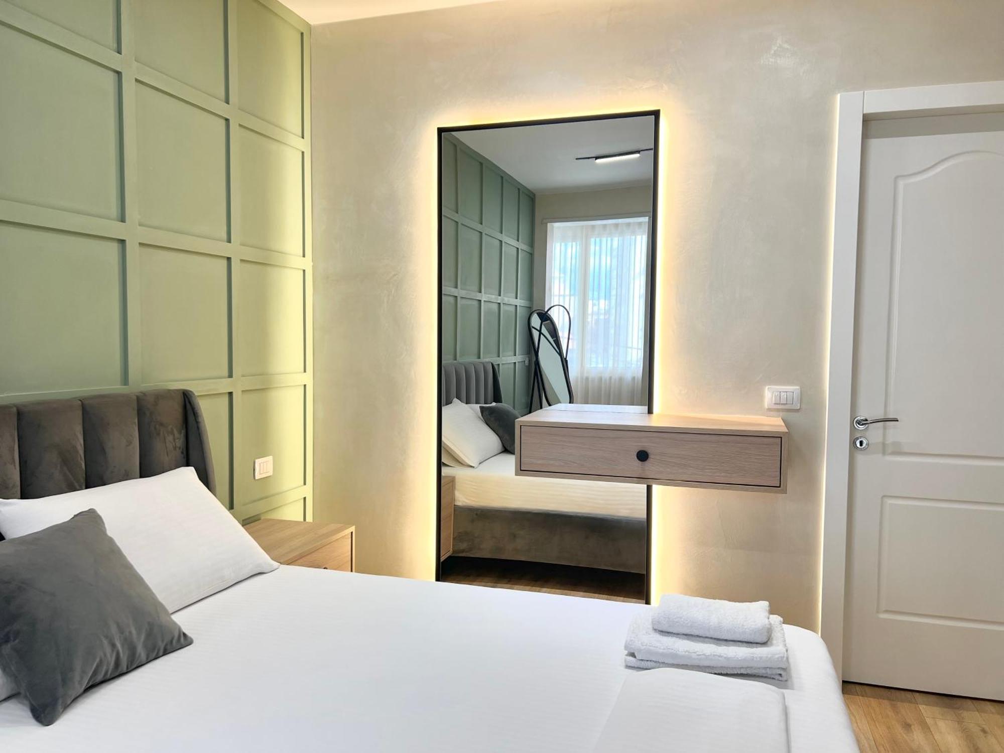Syncron Apartments In The Center Of Тирана Екстериор снимка