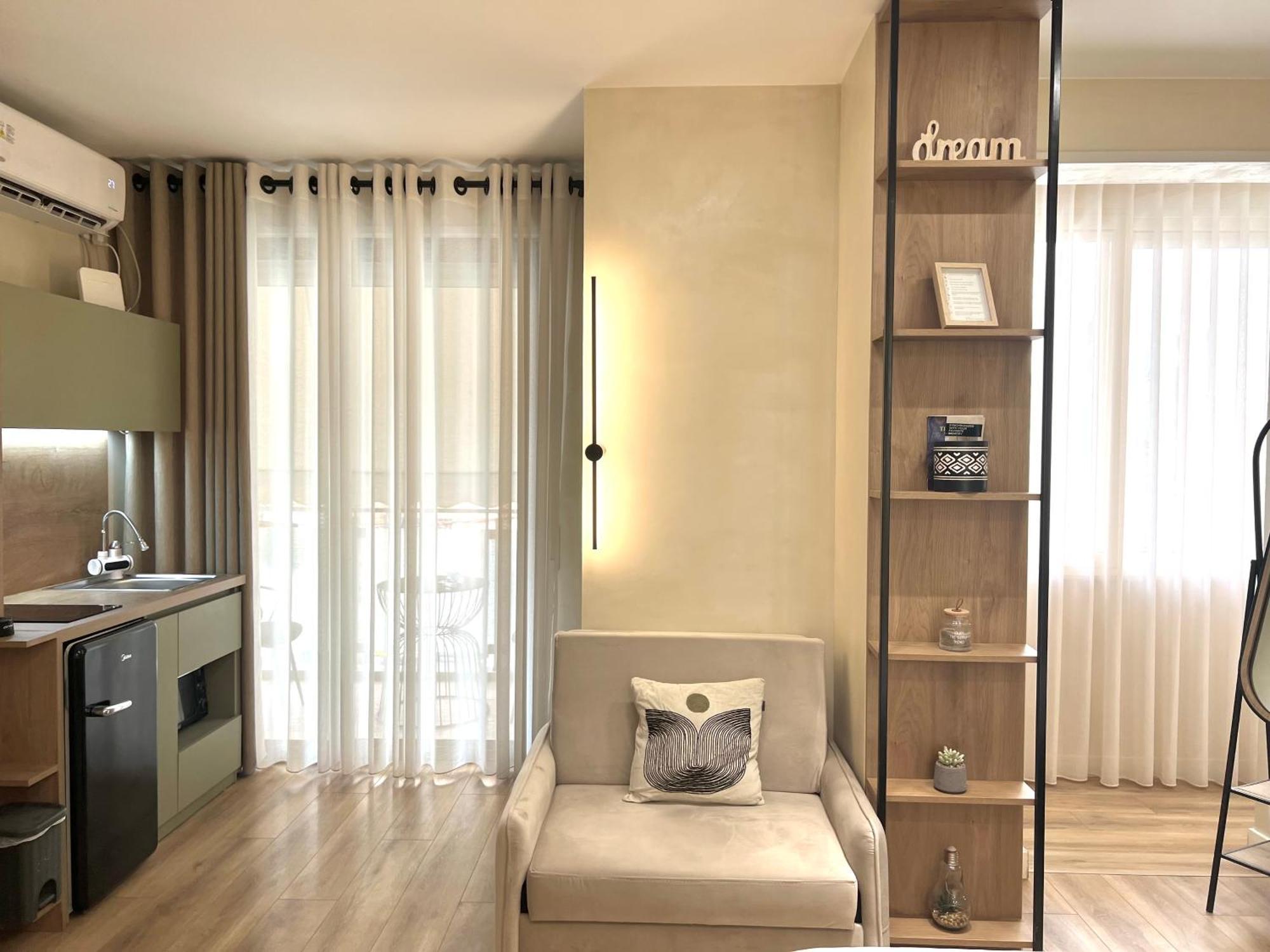 Syncron Apartments In The Center Of Тирана Стая снимка