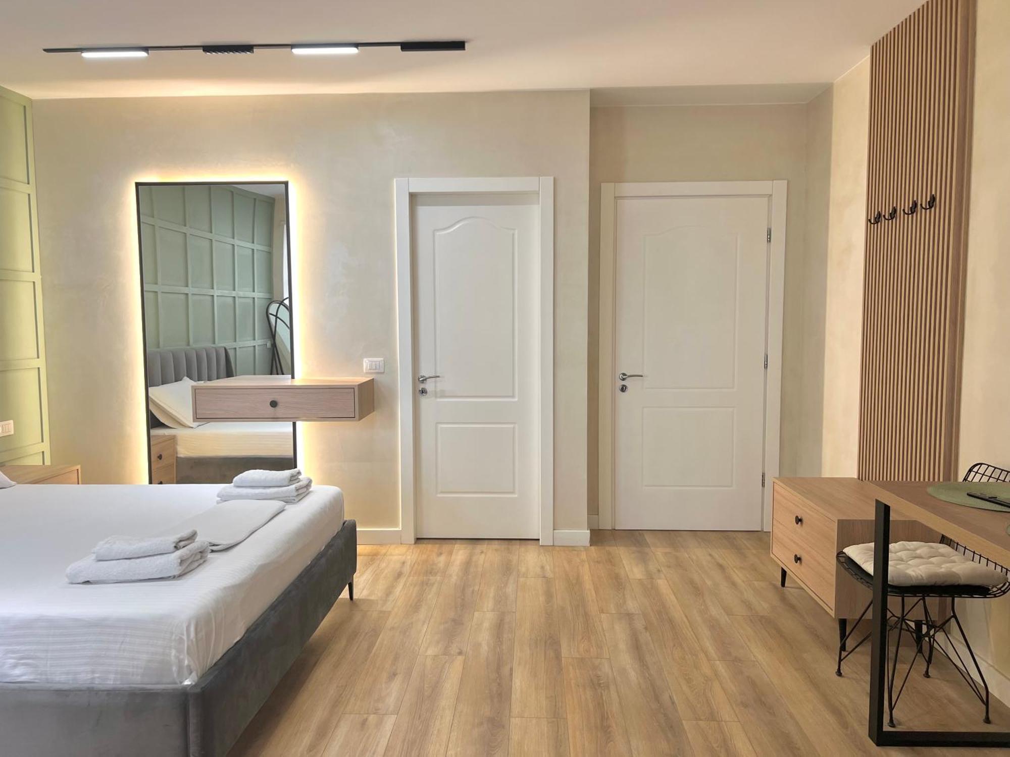 Syncron Apartments In The Center Of Тирана Екстериор снимка