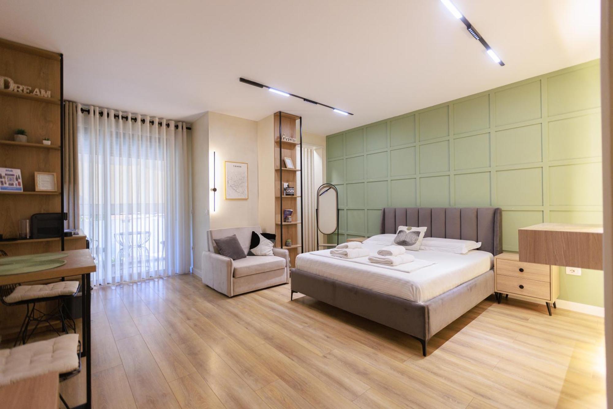 Syncron Apartments In The Center Of Тирана Екстериор снимка
