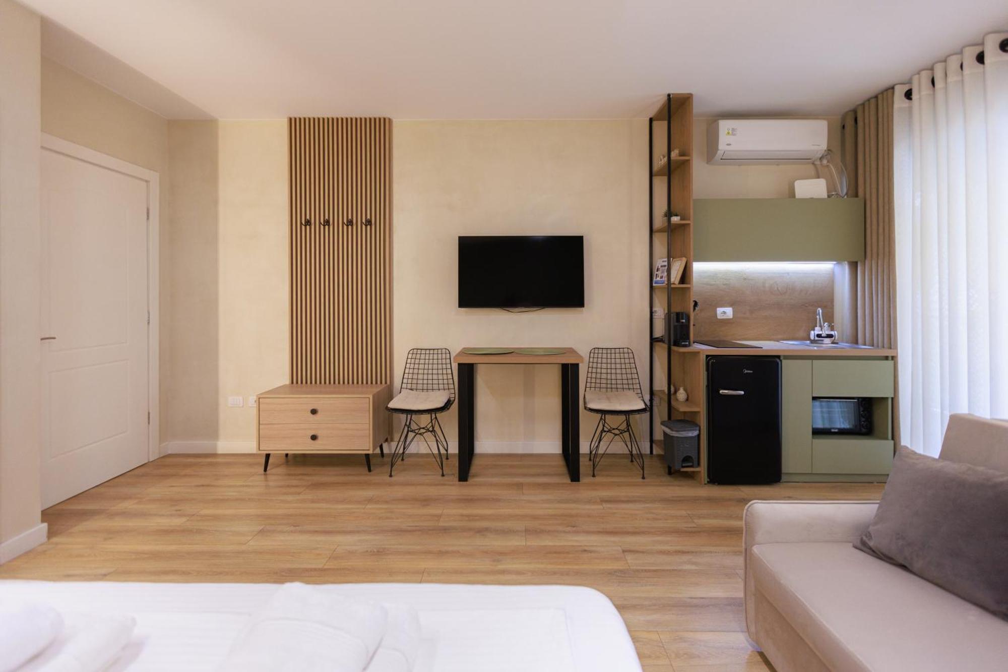 Syncron Apartments In The Center Of Тирана Екстериор снимка