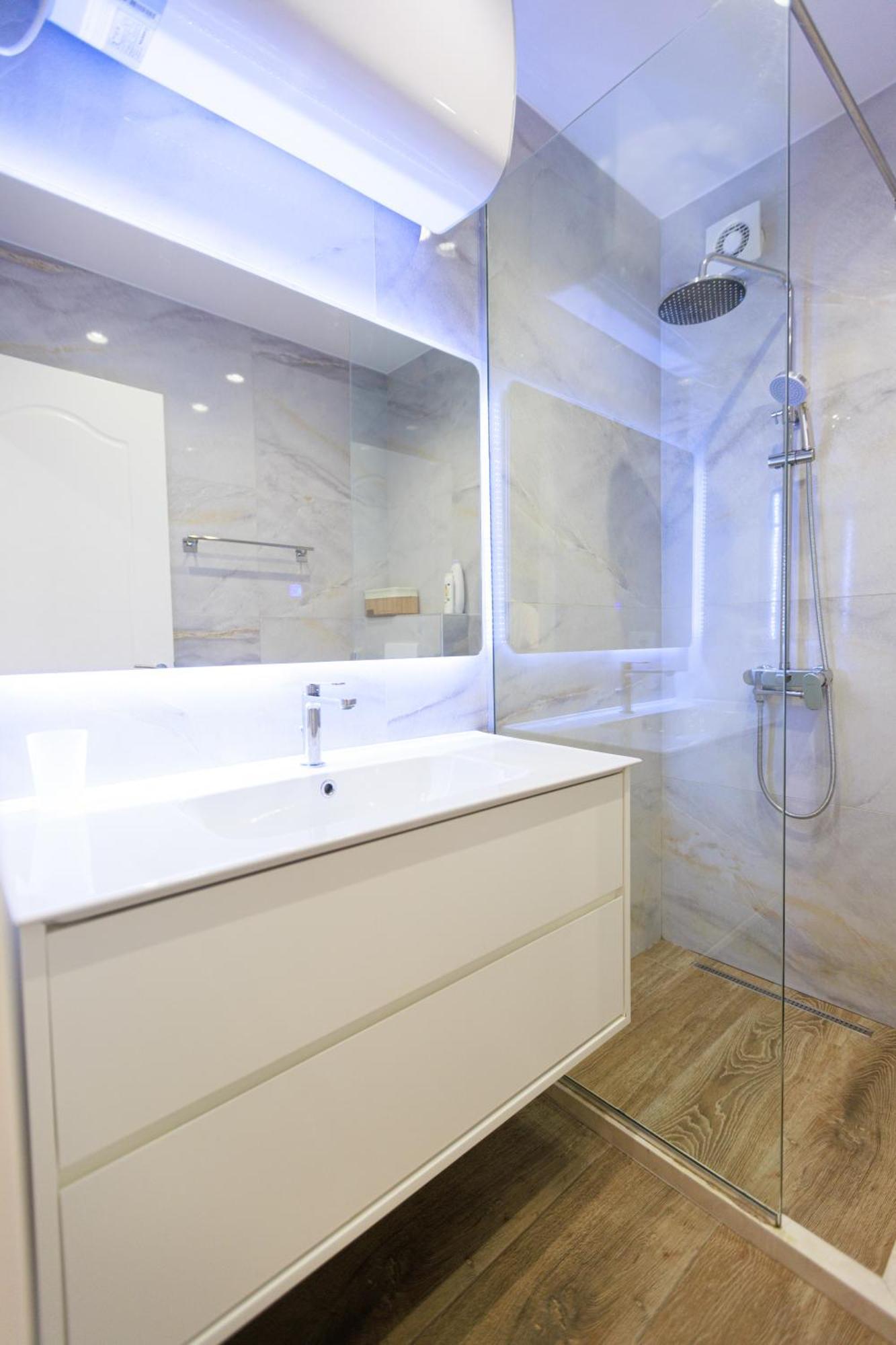 Syncron Apartments In The Center Of Тирана Екстериор снимка
