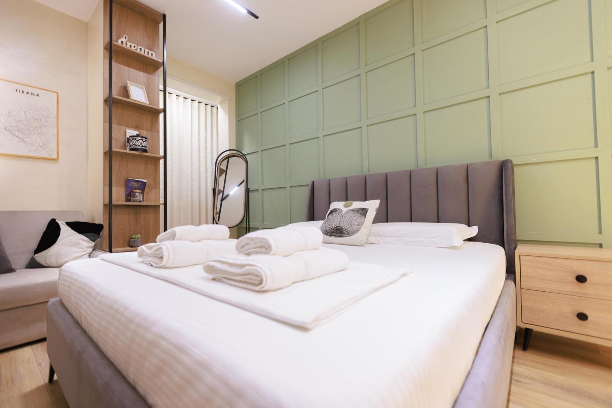 Syncron Apartments In The Center Of Тирана Екстериор снимка