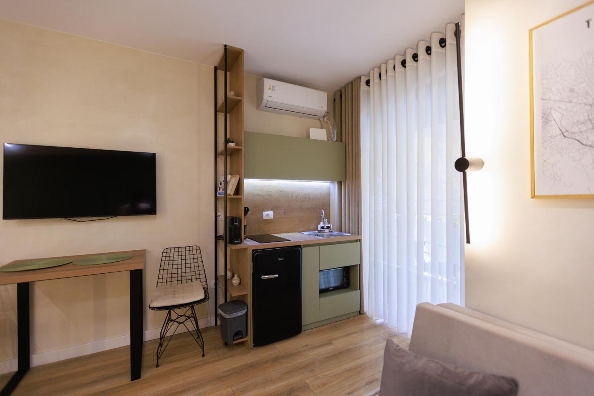 Syncron Apartments In The Center Of Тирана Екстериор снимка