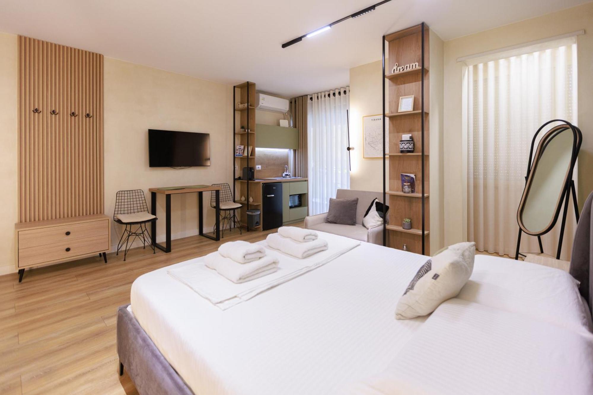 Syncron Apartments In The Center Of Тирана Екстериор снимка
