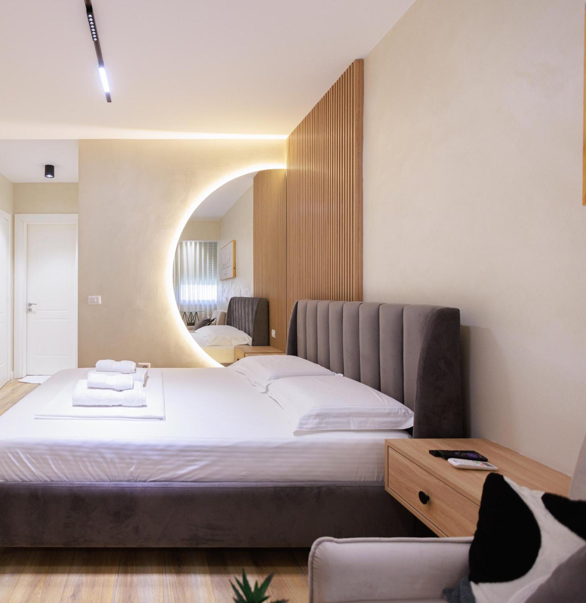 Syncron Apartments In The Center Of Тирана Екстериор снимка