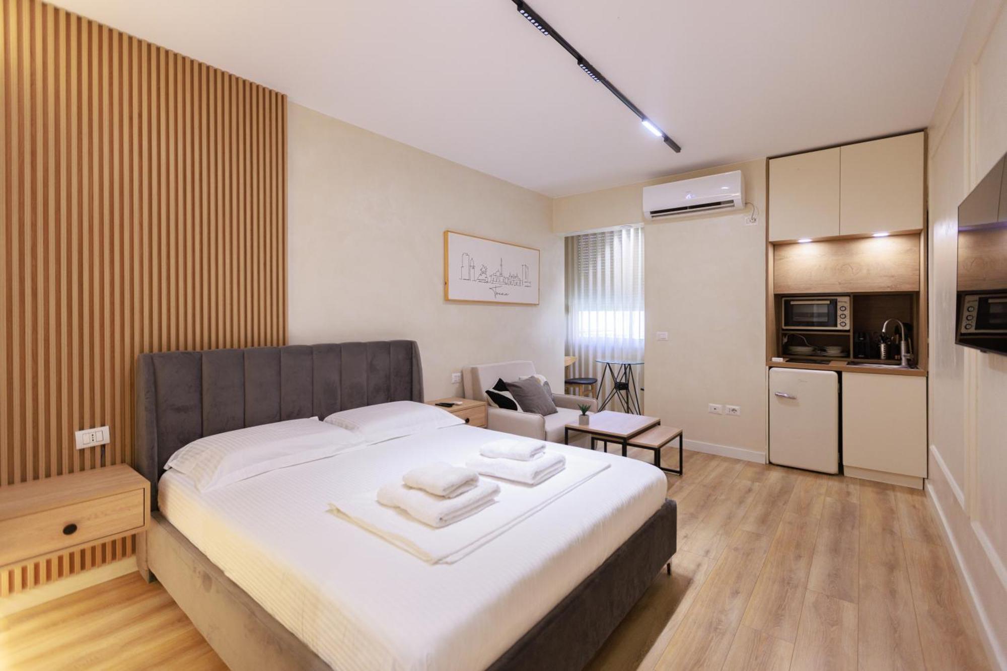 Syncron Apartments In The Center Of Тирана Екстериор снимка